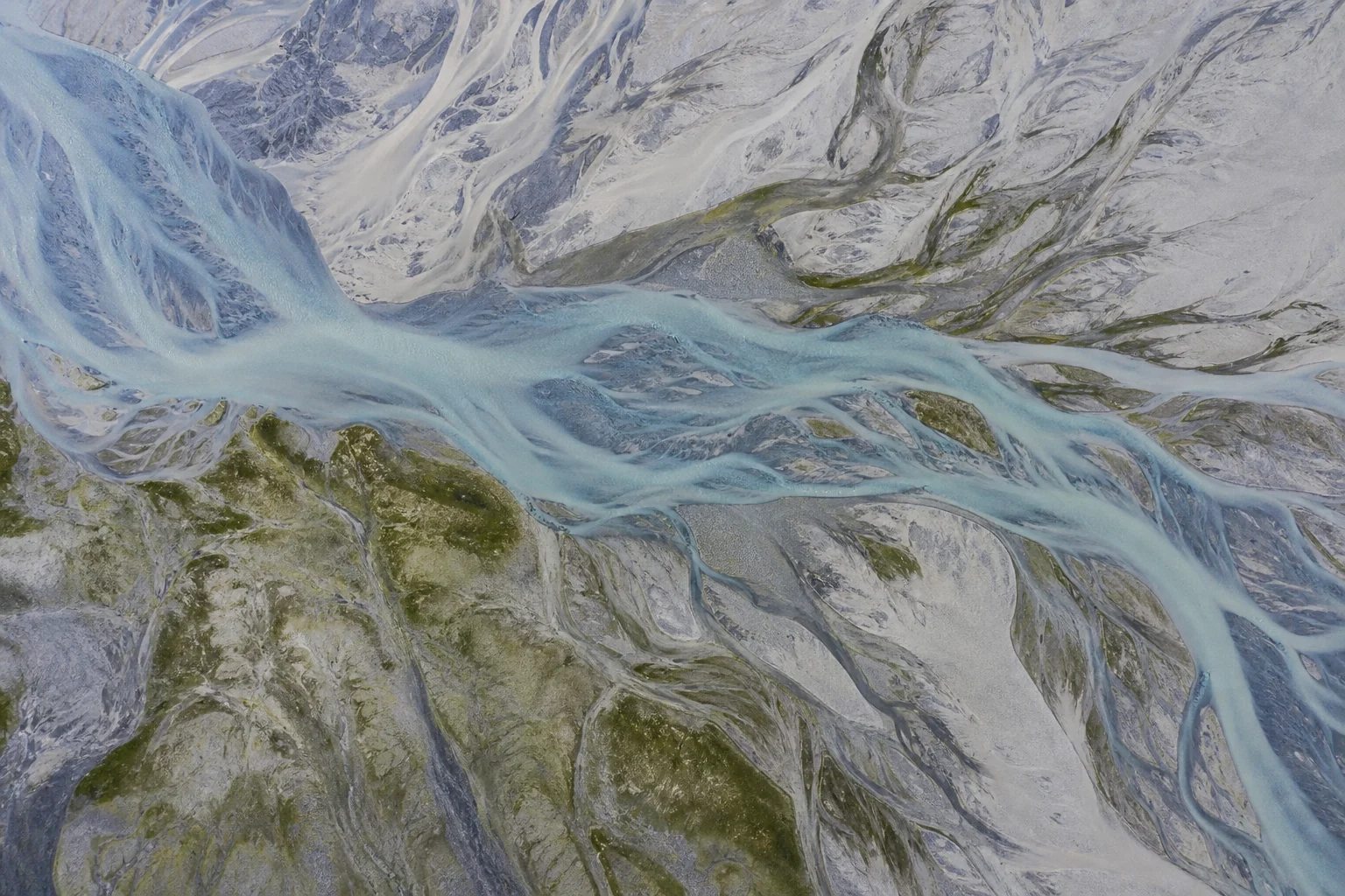 A glacial river delta branching into unique non-linear physical pathways